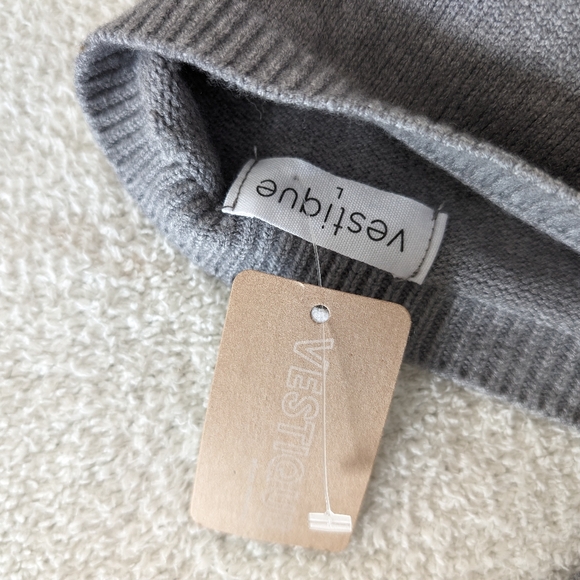 VESTIQUE Off The Shoulder Cross Sweater - Picture 4 of 4